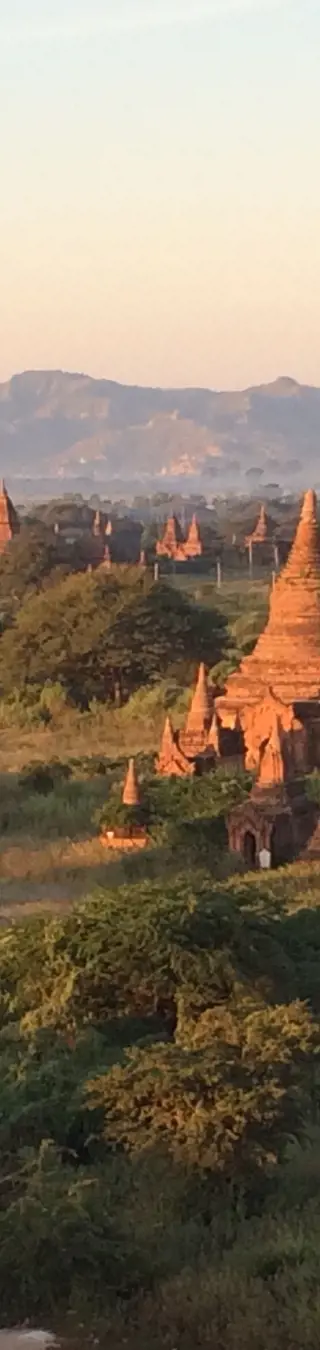 Radle mit dem Velo durch die Tempellandschaft von Bagan